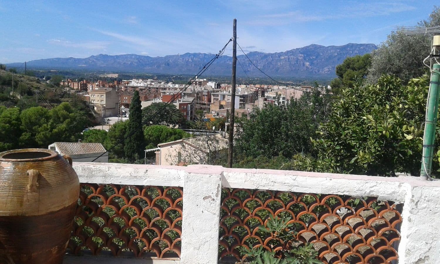 Vistas a Tortosa y a la sierra desde la terraza