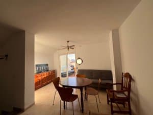 Salón comedor con ventilador de techo