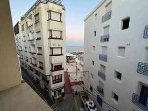 Vistas a la calle y al mar desde el balcón
