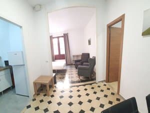 Pasillo con arco hacia la zona de estar