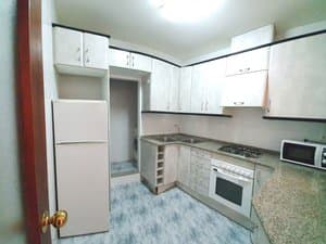 Cocina equipada con encimera de granito