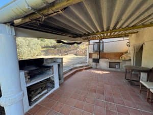 Porche cubierto con barbacoa de obra