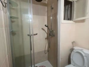 Baño con ducha de mampara