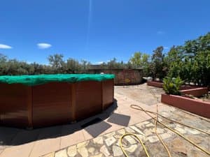 Piscina desmontable con cubierta verde