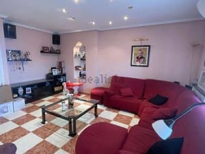 Salón con sofá rinconera y mueble de televisión