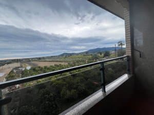 Vistas al valle y a la sierra desde el balcón