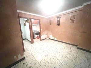 Comedor con puerta a la cocina