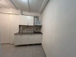 Estudio con zona de cocina al fondo