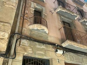 Balcones de forja de la primera planta
