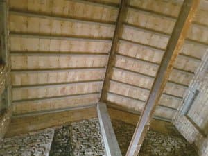 Cubierta de vigas y tablero de madera