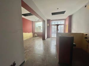 Planta baja con puertas a la calle