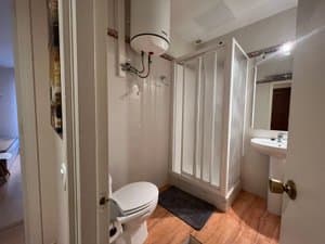 Baño visto desde la puerta