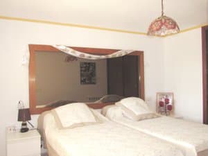 Dormitorio con dos camas