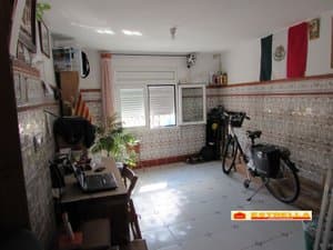 Estancia con escritorio y bicicleta