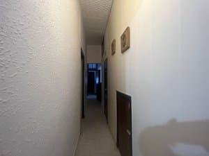 Pasillo largo del piso