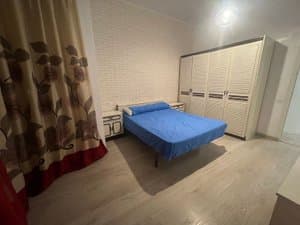 Dormitorio de matrimonio con armario