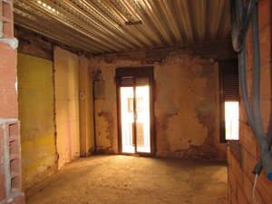 Estudio en obra con puerta balconera