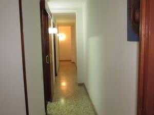 Pasillo largo del piso