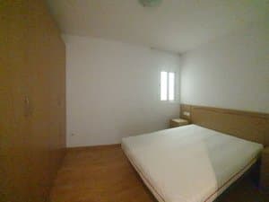 Dormitorio de matrimonio con armario