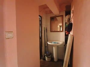 Paso hacia el baño