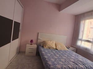 Dormitorio de matrimonio con armario
