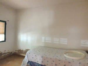 Dormitorio con cama individual