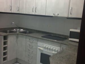 Cocina con horno y microondas