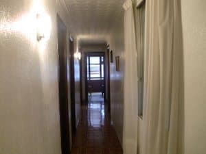 Pasillo largo del piso