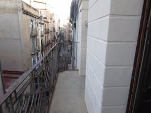 Balcón corrido con vistas a la calle