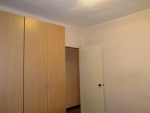 Dormitorio con armario de cuatro puertas