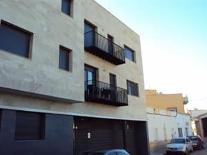 Fachada del edificio con balcones