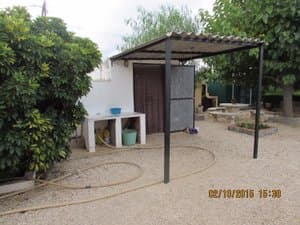 Zona exterior con pérgola y fregadero de obra