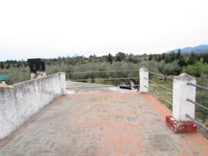Terraza con vistas a los olivos y la montaña