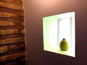 Ventana interior junto a pared de ladrillo