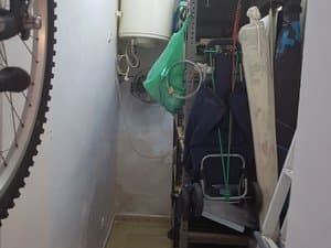 Trastero con termo y estanterías