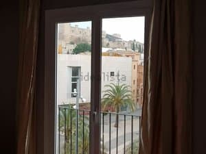 Puerta balconera con vistas al casco antiguo