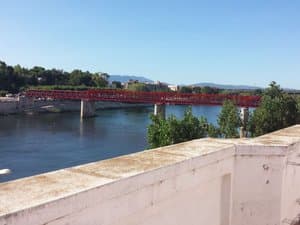 Vistas al río Ebro y a un puente desde la terraza