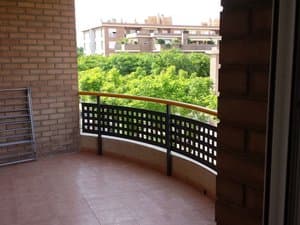 Terraza con vistas a una zona arbolada