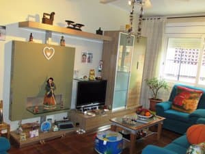 Comedor estar con sofá y mueble de televisión